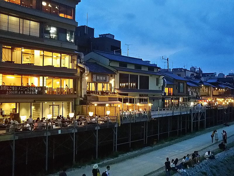 京都川床 鴨川納涼床 / 京都グルメガイド