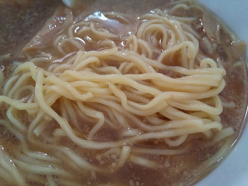 ニュータッチ凄麺「京都背脂醤油味」麺 / 京都観光旅行ガイド