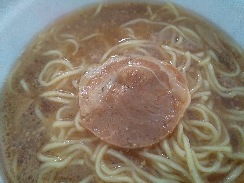 ニュータッチ凄麺「京都背脂醤油味」チャーシュー / 京都観光旅行ガイド